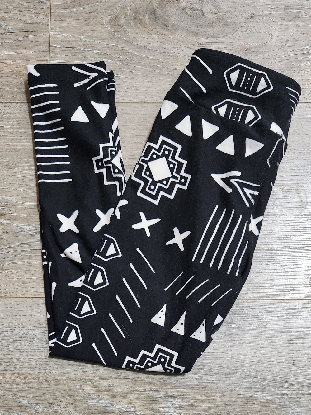 LuLaRoe Black & White Patterned Leggings